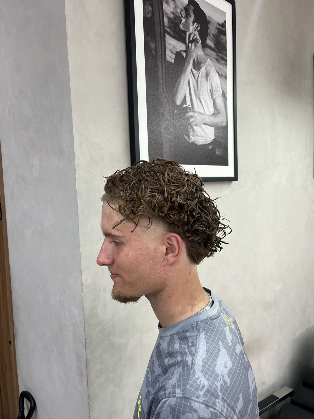 Curly top with a taper at the neck